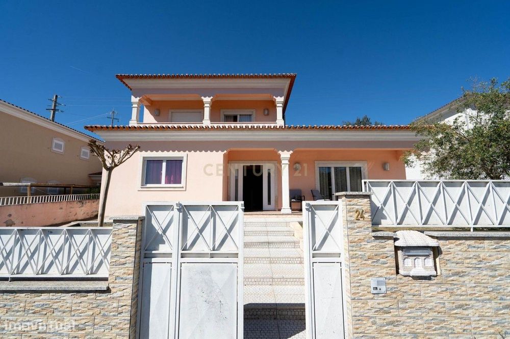 Moradia T3 - C/ espaço exterior e piscina