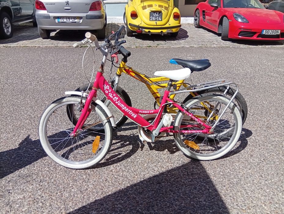 Vende se duas bicicletas de criança