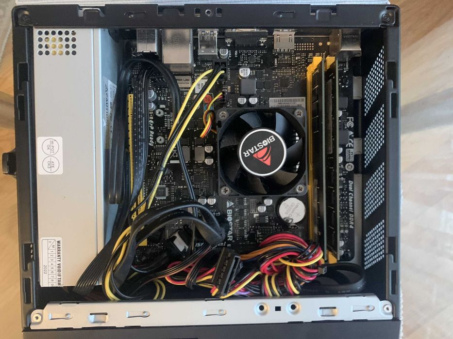 Biostar A10N-9830 DDR4 8 GB (max 32) RAM AMD Radeon R7 майже як нова!