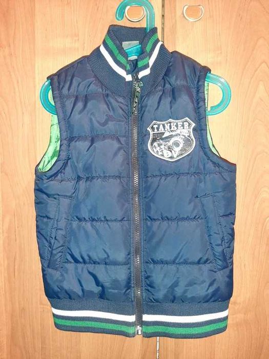 Bezrękawnik chłopięcy rozm. 110 cm Coccodrillo stan bardzo dobry