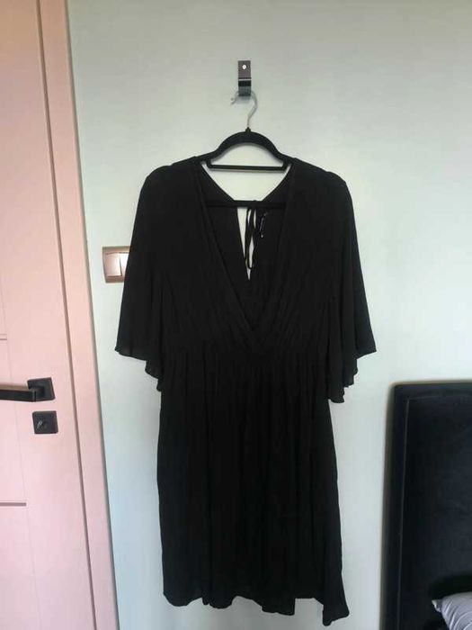 Czarna kopertowa sukienka z wiskozy trendyol