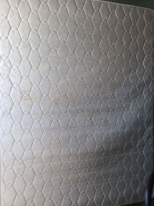 Colchão  de casal de molas(1,95 mts ×1,50 mts × 18ctms )