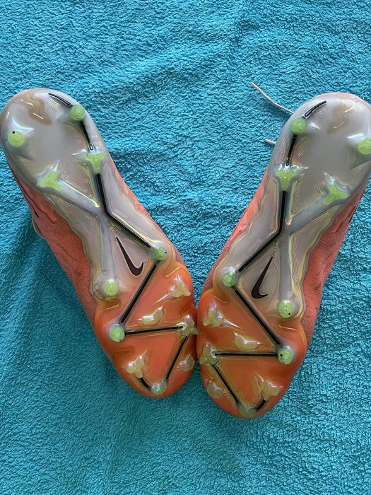 Chuteira laranja