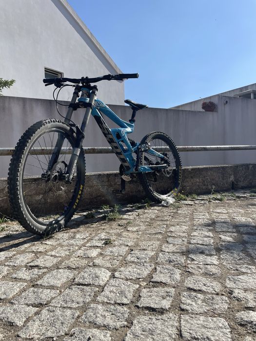 Vendo bicicleta de downhill