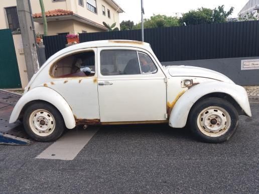 VOLKSWAGEN 1300L Carocha Branco com todas as peças dentro do carro (com teto de Abrir)