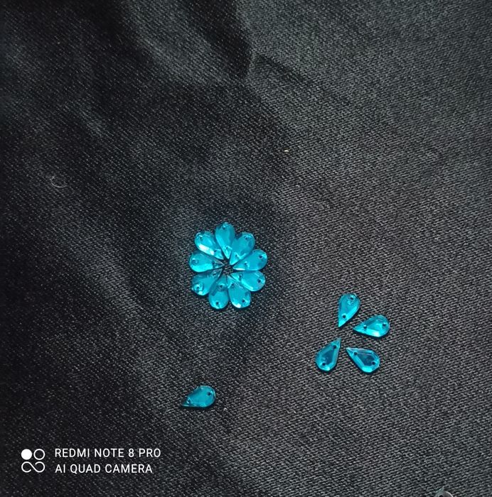 Створюй особливе. Стрази,кристали, камінчики