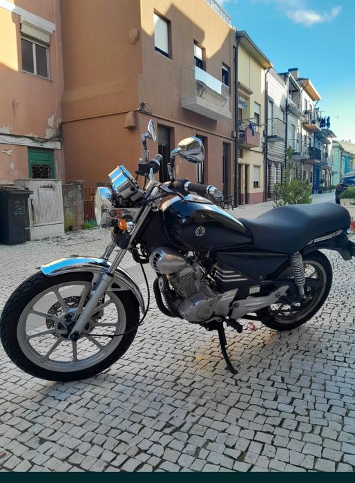 Moto Yamaha 125   .