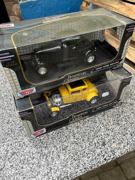 колекційна машинка  1:18