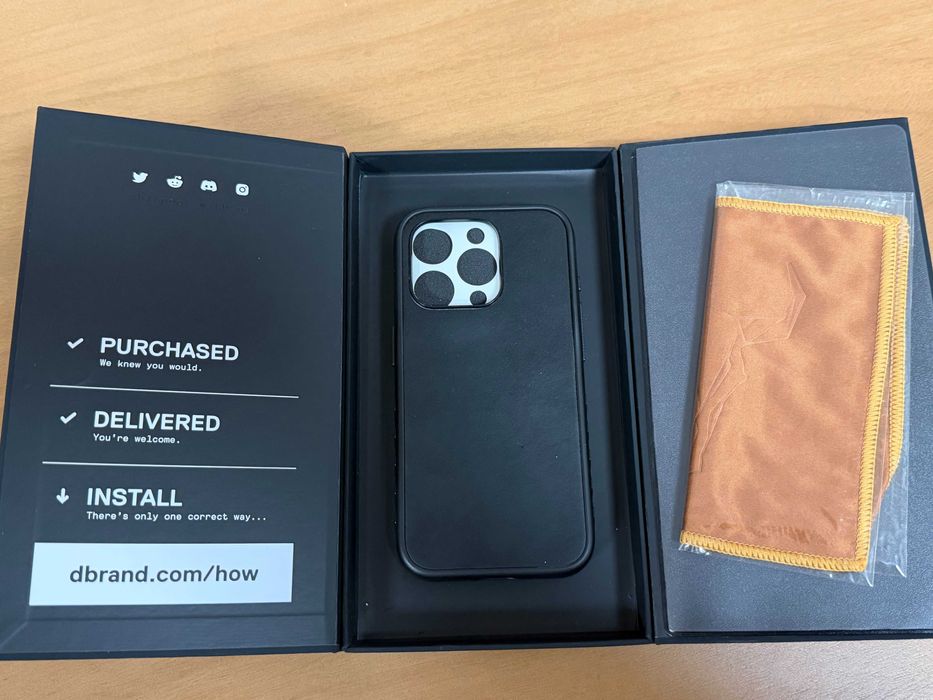 iPhone 15 Pro - 256 GB - White Titanium - Capa e protetor dbrand