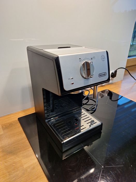 Ekspres  kolbowy do kawy De'Longhi