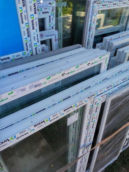 Двери пластиковые окна металлопластиковые  балконный блок