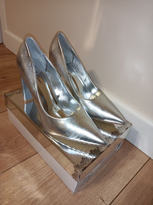 Śliczne srebrne czółenka rozm.39