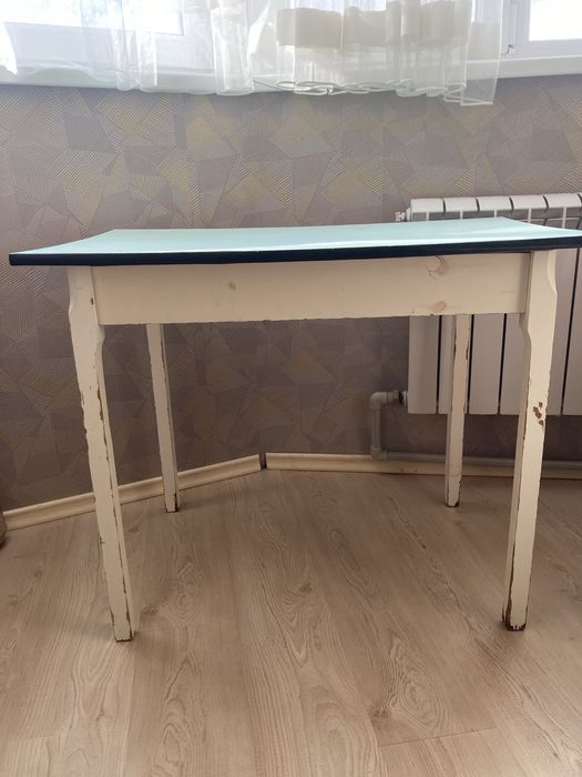 Продам стол кухоный