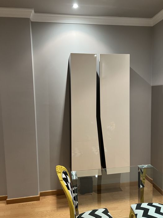 Movel de tv com estante suspensa