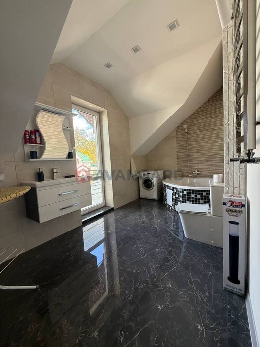 Продаж будинку в селі Конопниця