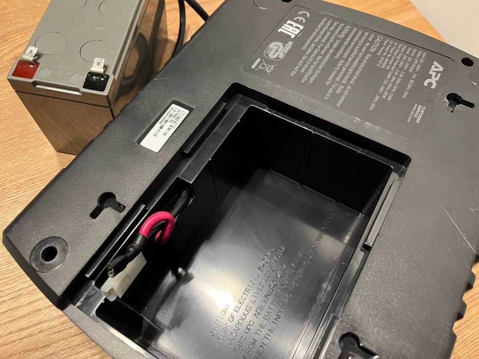 ДБЖ Безперебійник APC Back-UPS ES 700VA (BE700G-RS)