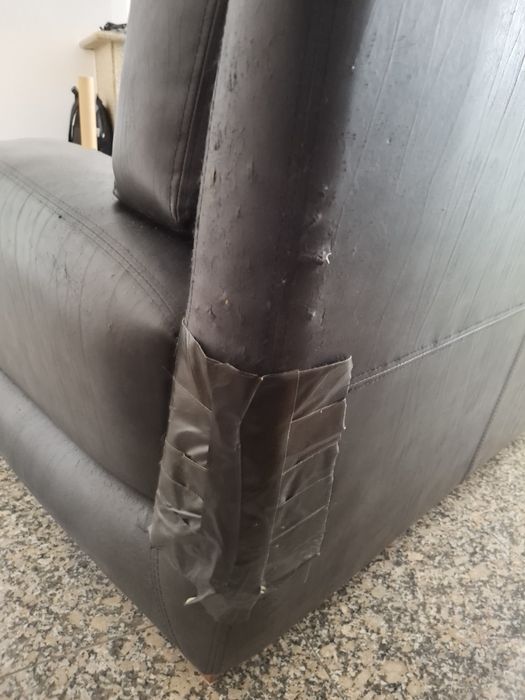 Conjunto de 2 Sofás de 2 Lugares (Pretos) – Para Desocupar