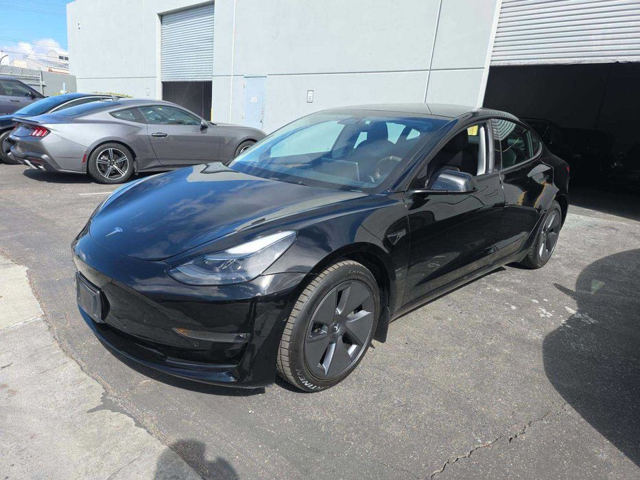 Tesla Model 3 Long Range AWD 2022 року