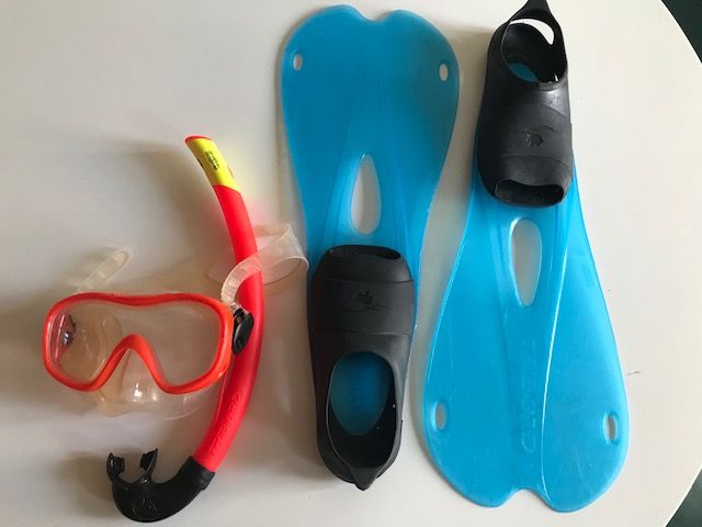 Conjunto de barbatanas, oculos e respirador