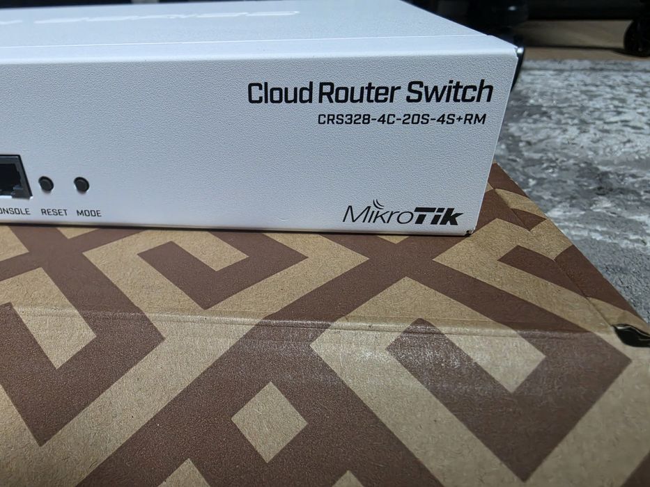 Switch MikroTik CRS328-4C-20S-4S+RM | 28 portów | PoE