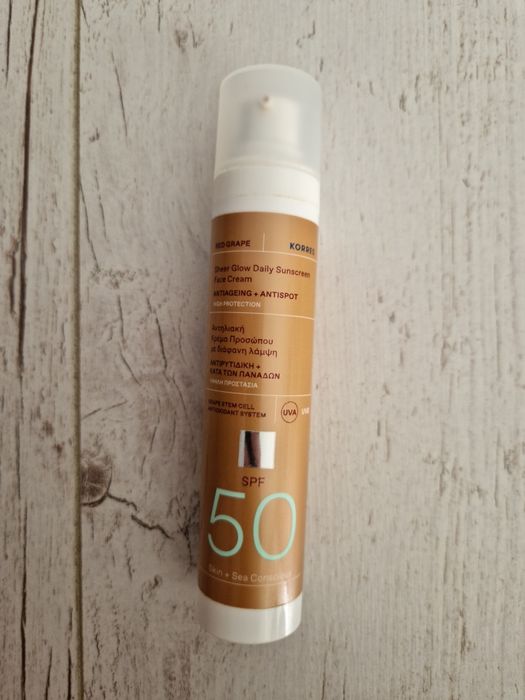 Krem 50 spf do twarzy korres Sheer glow 50ml rozświetlający