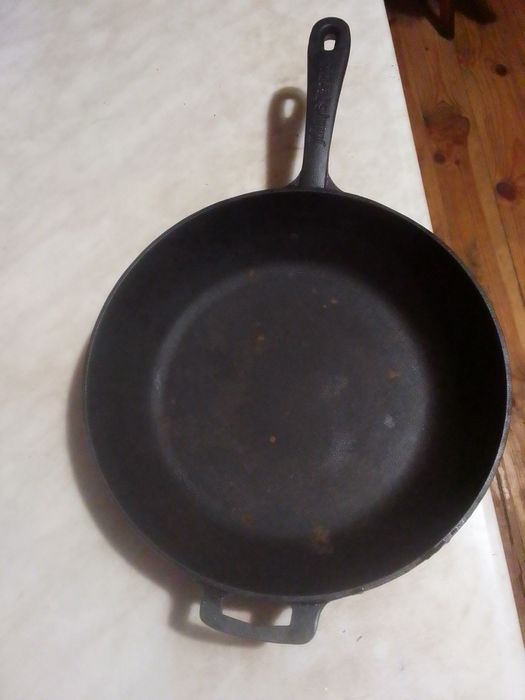 Продамчугуну сковорідку