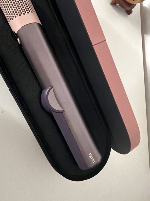 Dyson airstrait.