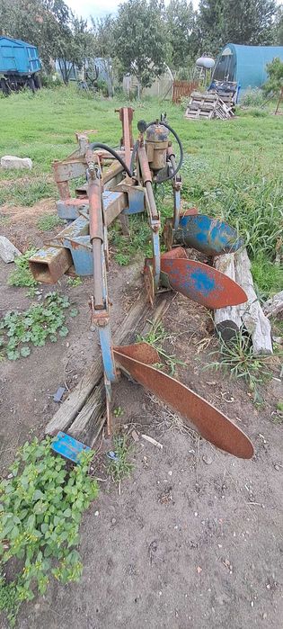 pług zagonowy 4 skiby kverneland  () pług zagonowy 3 skiby