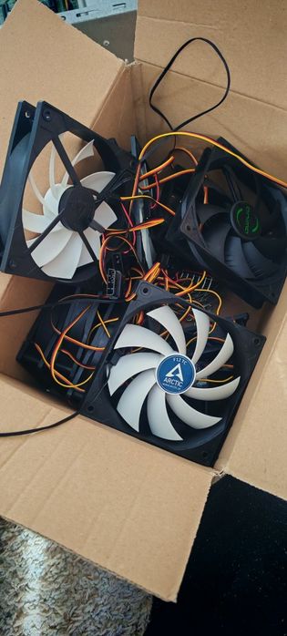 ventoinhas de computador.
Novas, absolutamente novas.
Quantidade