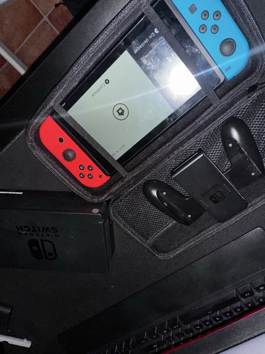 Nintendo Switch + Acessorios + 4 Jogos