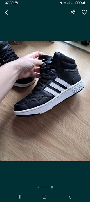 Продаю классные кроссовки адидас