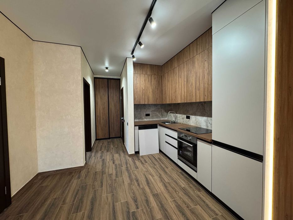 Крайній таун з ремонтом на 3 сотках в Бучі