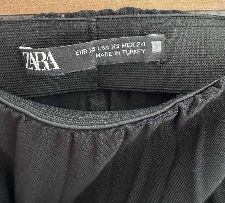 Спідниця Zara чорна
