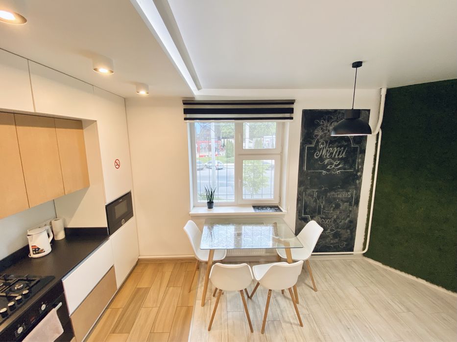 Найкраща трикімнатна квартира в центрі - Безключовий доступ!