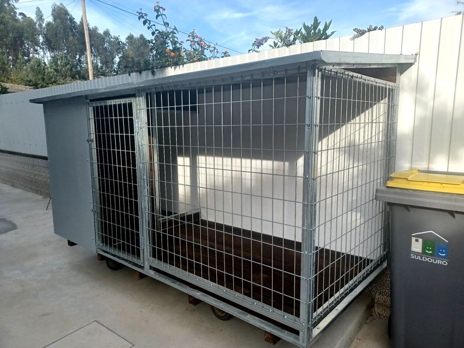 Casota com 2,50m x1,35mx1,20m.Super resistente