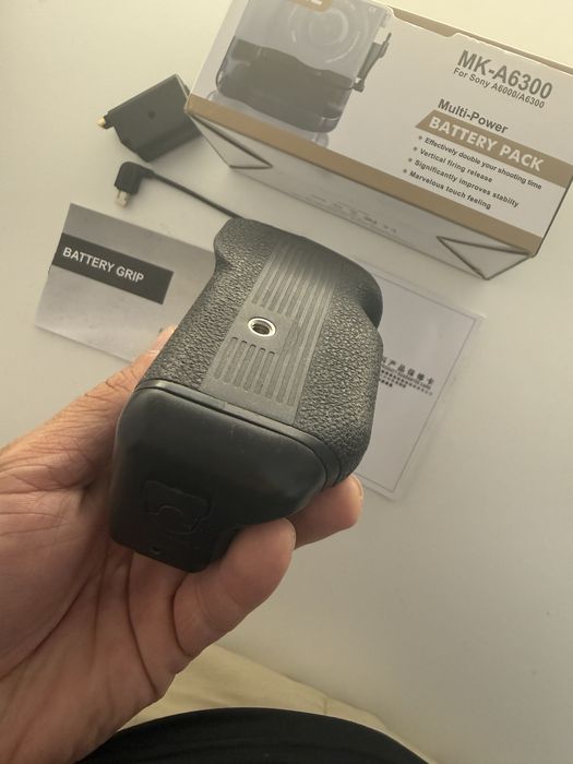 Grip Vertical Meike MK-A6300 para Sony A6000 / A6300 – Completo na Caixa