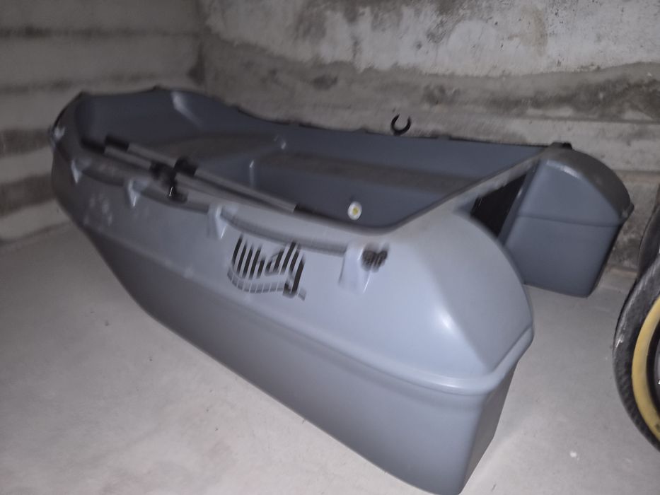 Barco auxiliar Whally 210