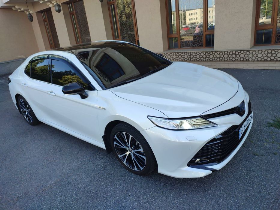 Toyota Camry 2020 гібрід