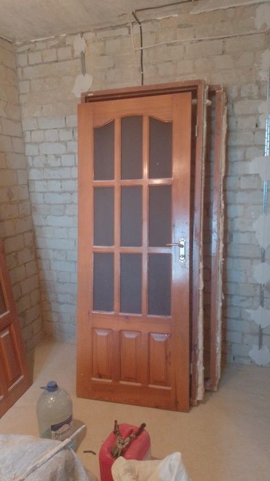 Порадам двери дубовые в хорошем состоянии. Одна дверь с коробом 1000гр