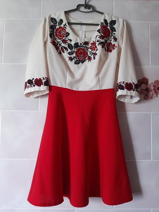 Плаття вишите бісером