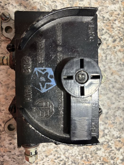 Реле регулятора напруги