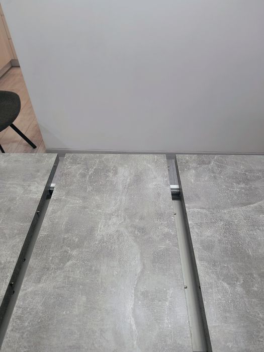 Nowoczesny stół rozkładany