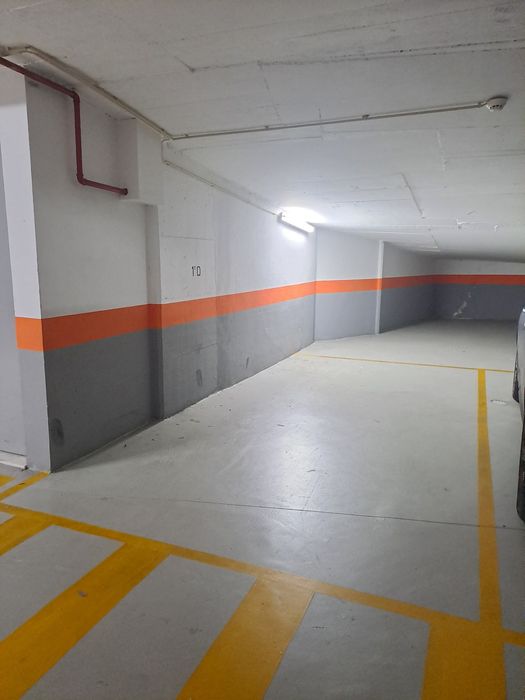 Arrenda-se lugar de garagem