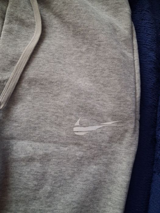 Komplet dresowy damski Nike.