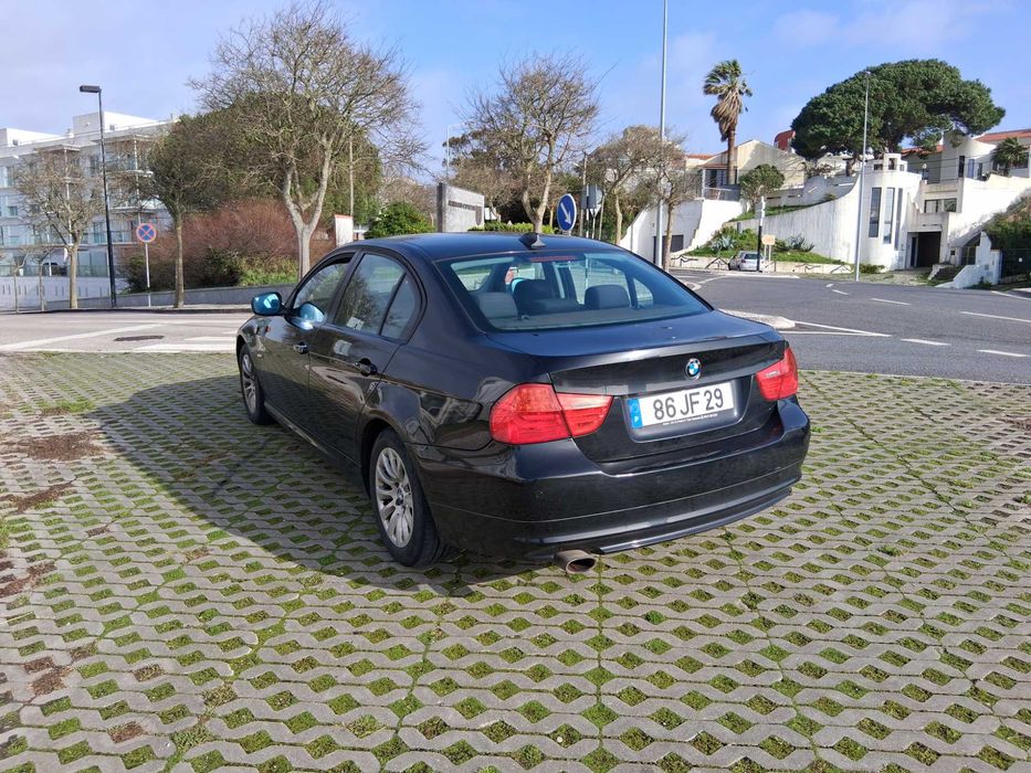BMW 318D LCI impecável.