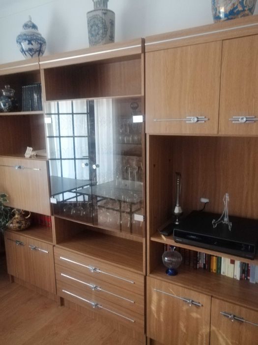 Armário de sala com cristaleira