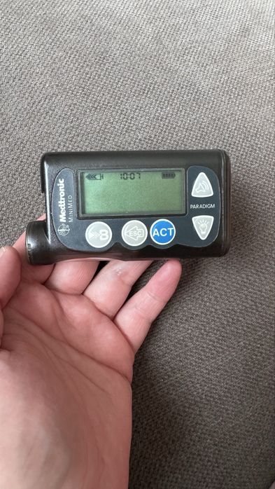Інсулінова помпа. Medtronic MiniMed 715 Paradigm