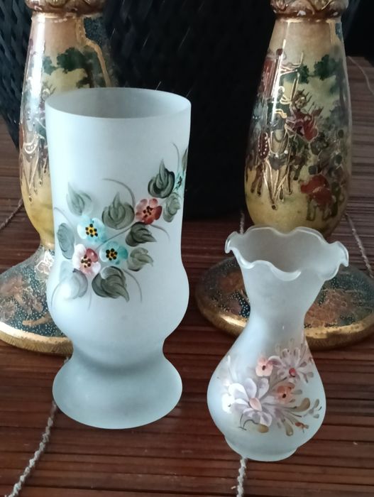 Duas belas jarras ou outros de vidro fosco/ areado