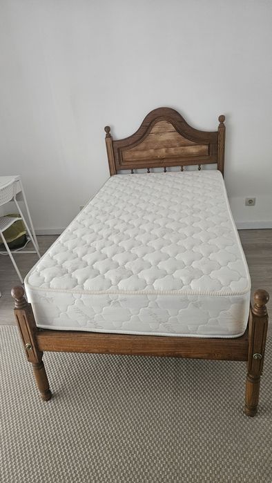 Cama de solteiro com colchão novo