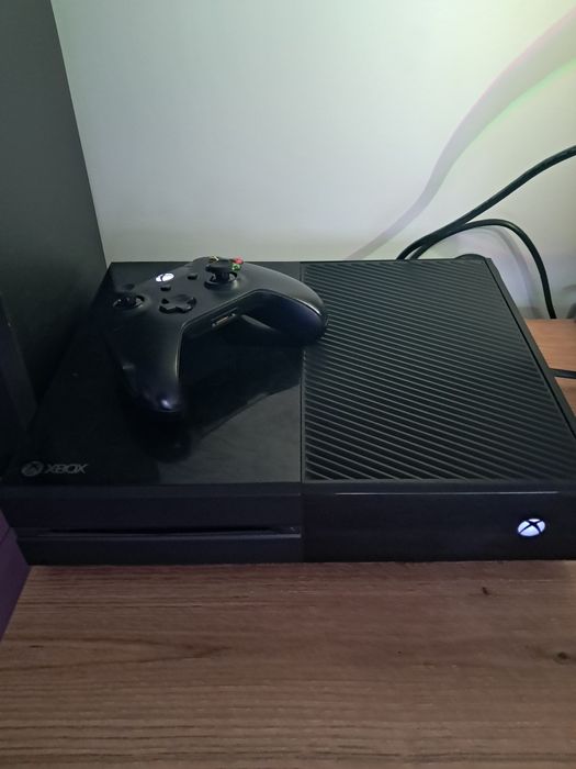Xbox one 750 + 7 gier + pad